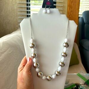 White and silver medium length necklace
